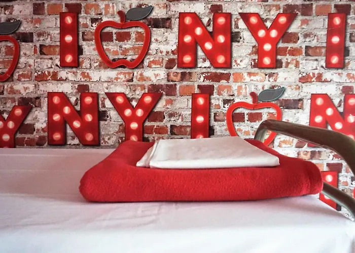 Oops! Latin Quarter By Hiphophostels